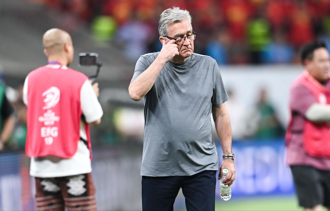 开云官方平台-反转！国足新帅是亚洲黑马：本托没兴趣，乌兹别克功勋教练或执教