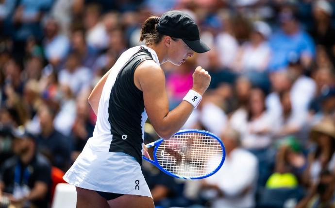 开云APP下载-斯瓦泰克2-0横扫亚历山德洛娃，取大满贯11连胜晋级美网八强