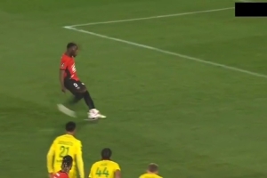 开云数字工具-梦回皇马vs马竞点球大战！雷恩球员罚点二次触球，进球被取消