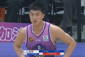 孟子凯拉拽曾凡博被吹违体+此前技犯 被取消本场比赛资格!