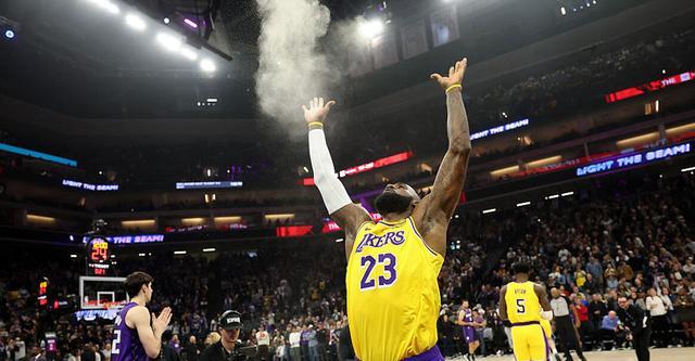 开云数字工具-雷迪克：国王本和我们一样投篮差 今晚投得太准